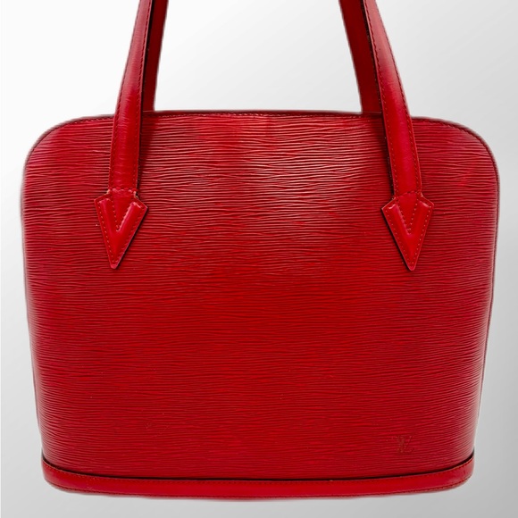 🚨SOLD🚨 Authentic Louis Vuitton Red Epi Lussac - Picture 2 of 11
